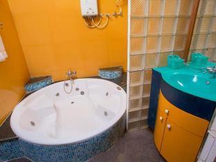Vrindavan Retreat Hotel Kochi Ngoại thất bức ảnh